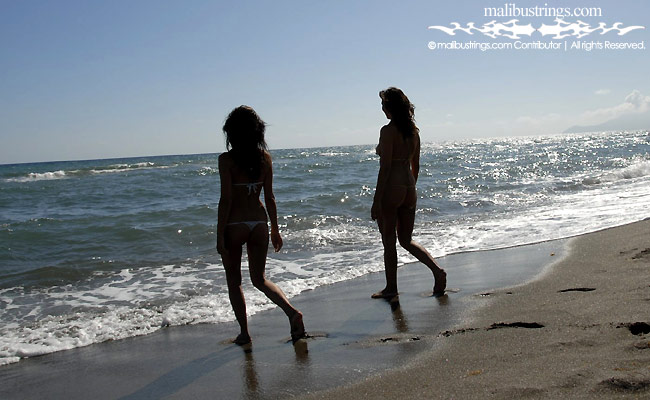 Barbara & Marry in a Malibu Strings bikini on the beach in Italy.