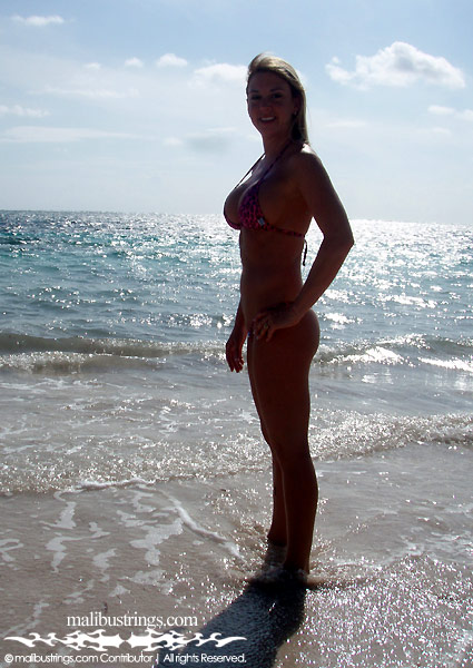 Janna in a Malibu Strings bikini in Hawaii.
